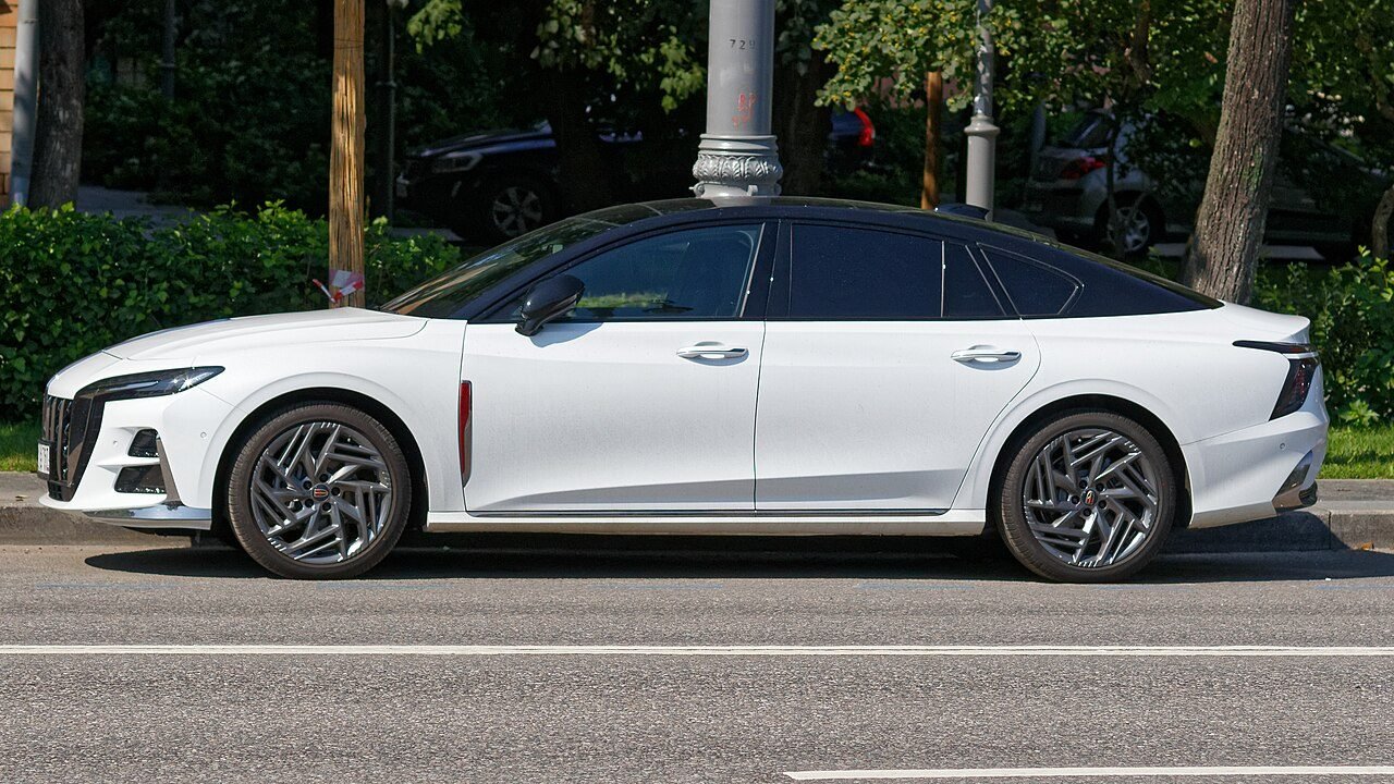 Toyota Axio Hybrid 2018 — Pearl White