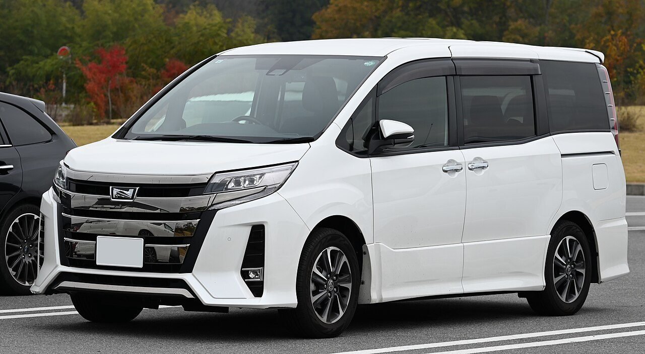 Toyota Noah Hybrid Si 2016 Microbus